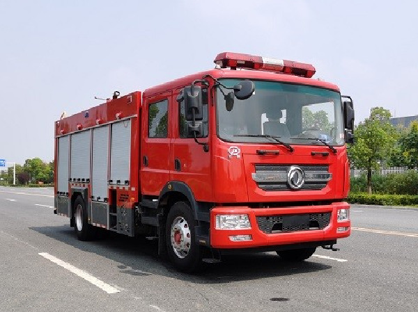 東風7噸水罐消防車