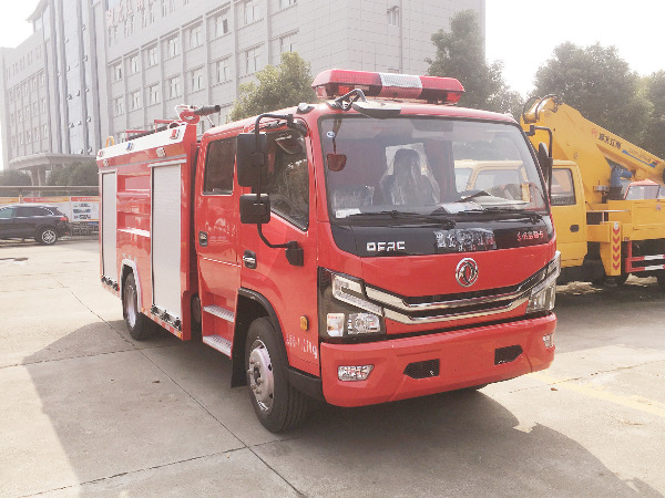 東風5噸水罐消防車