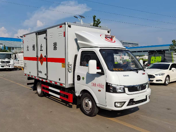 東風(fēng)途逸爆破器材運(yùn)輸車